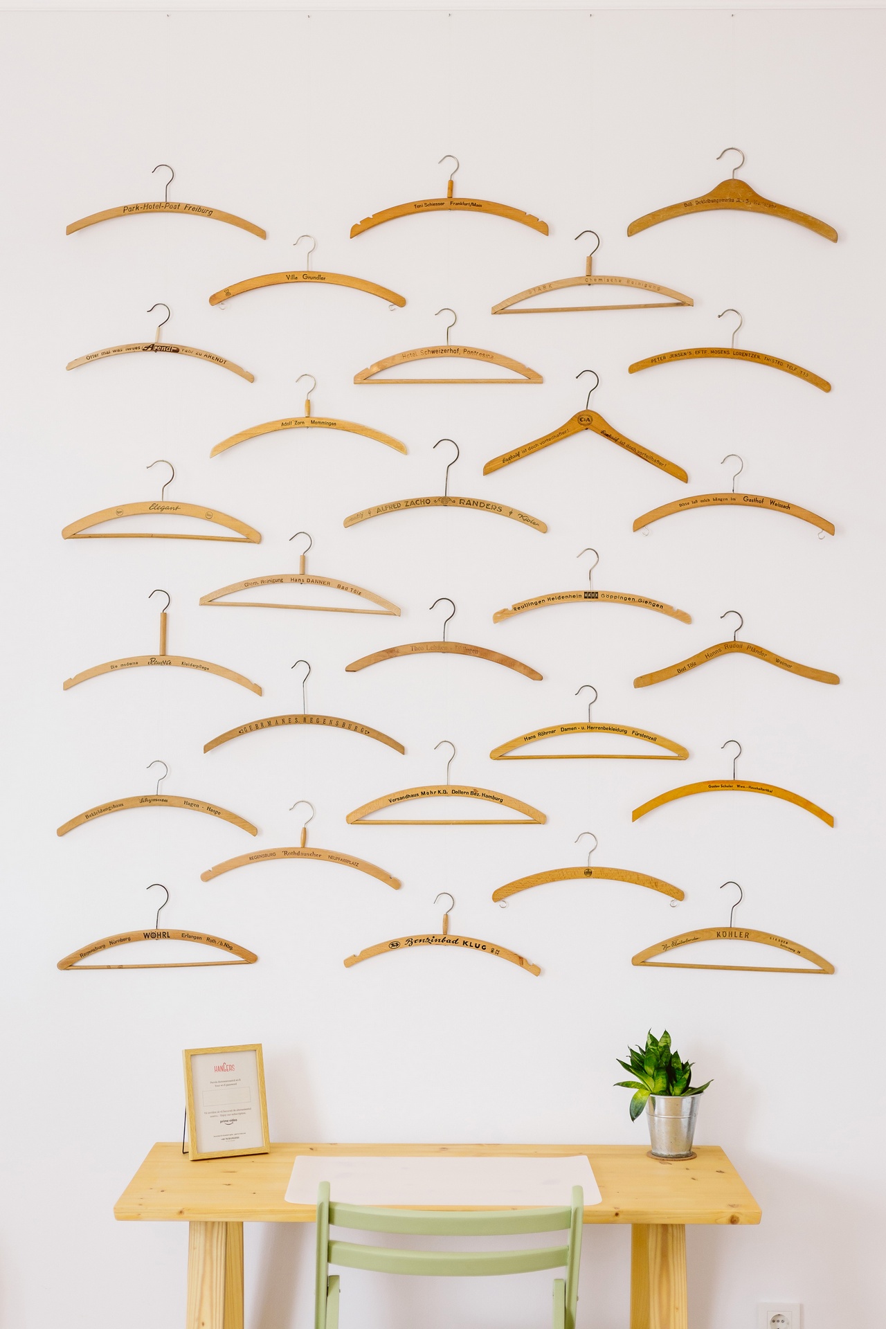 Colecție de umerașe retro